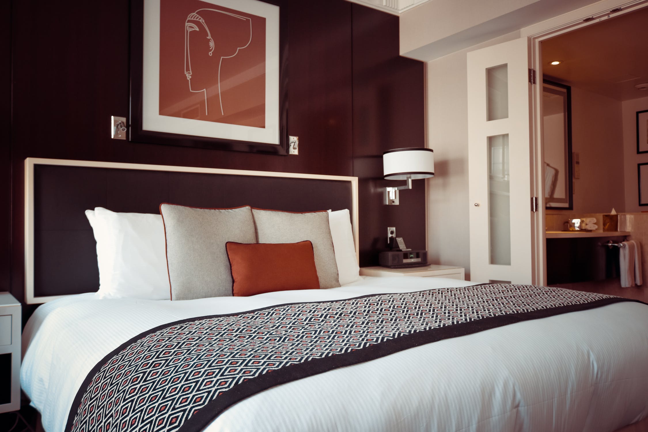 What Makes a Great Hotel Room?