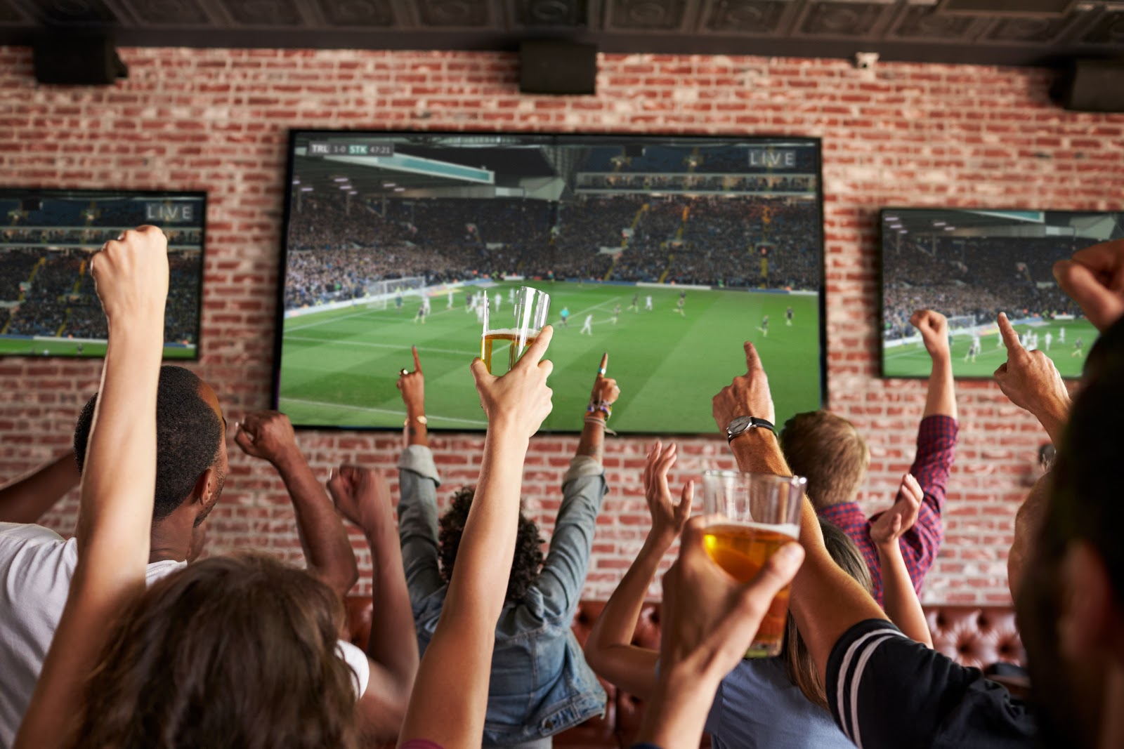 Why Satellite TV Is A Great Entertaining Feature In Bars
